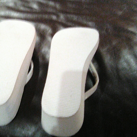 Sandles - Picture 5 of 6